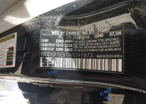 2010 Mercedes-Benz C 300 Sport z USA, uszkodzony, nr VIN WDDGF5EB7AR091873